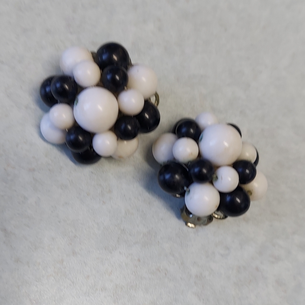 Vintage black & white clip on earrings